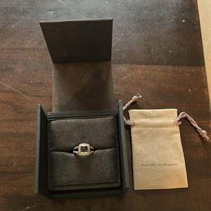 David Yurman PetiteAlbion ring 7mm, with original box and pouch.
